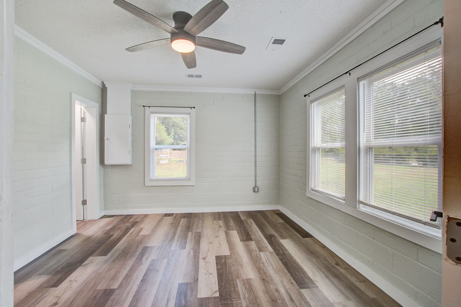 118 Klein Street Photo 13