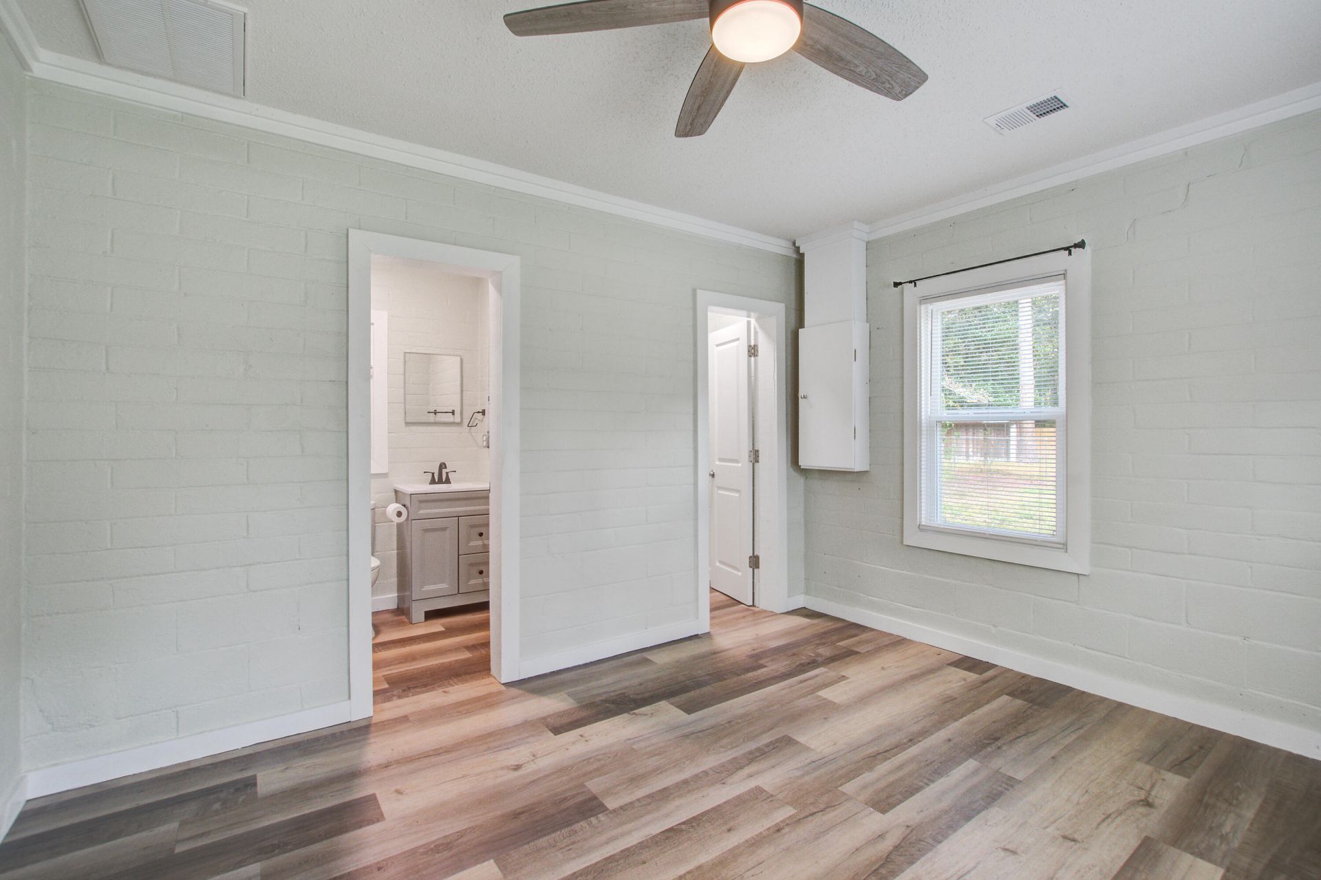 118 Klein Street Photo 14