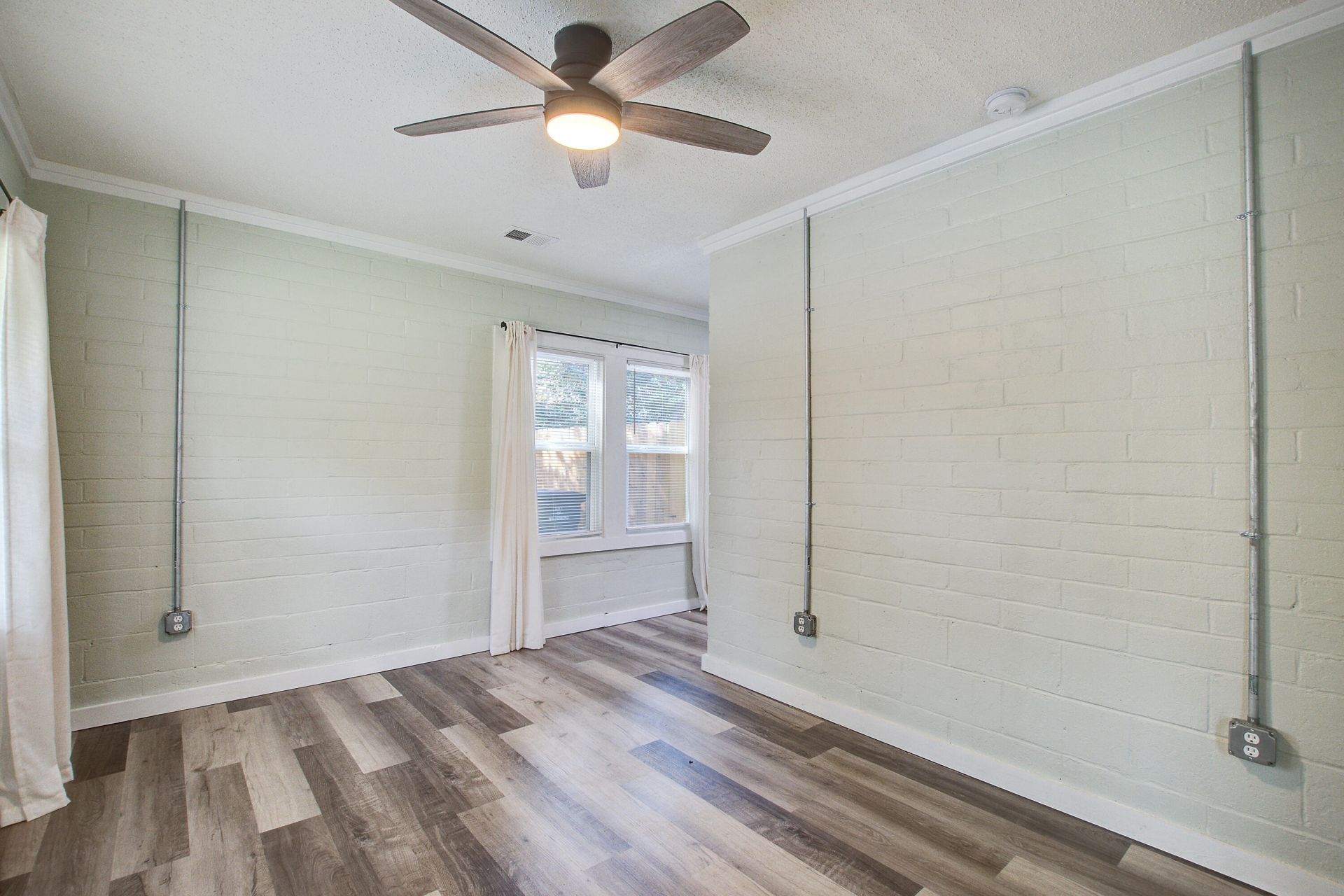 118 Klein Street Photo 5