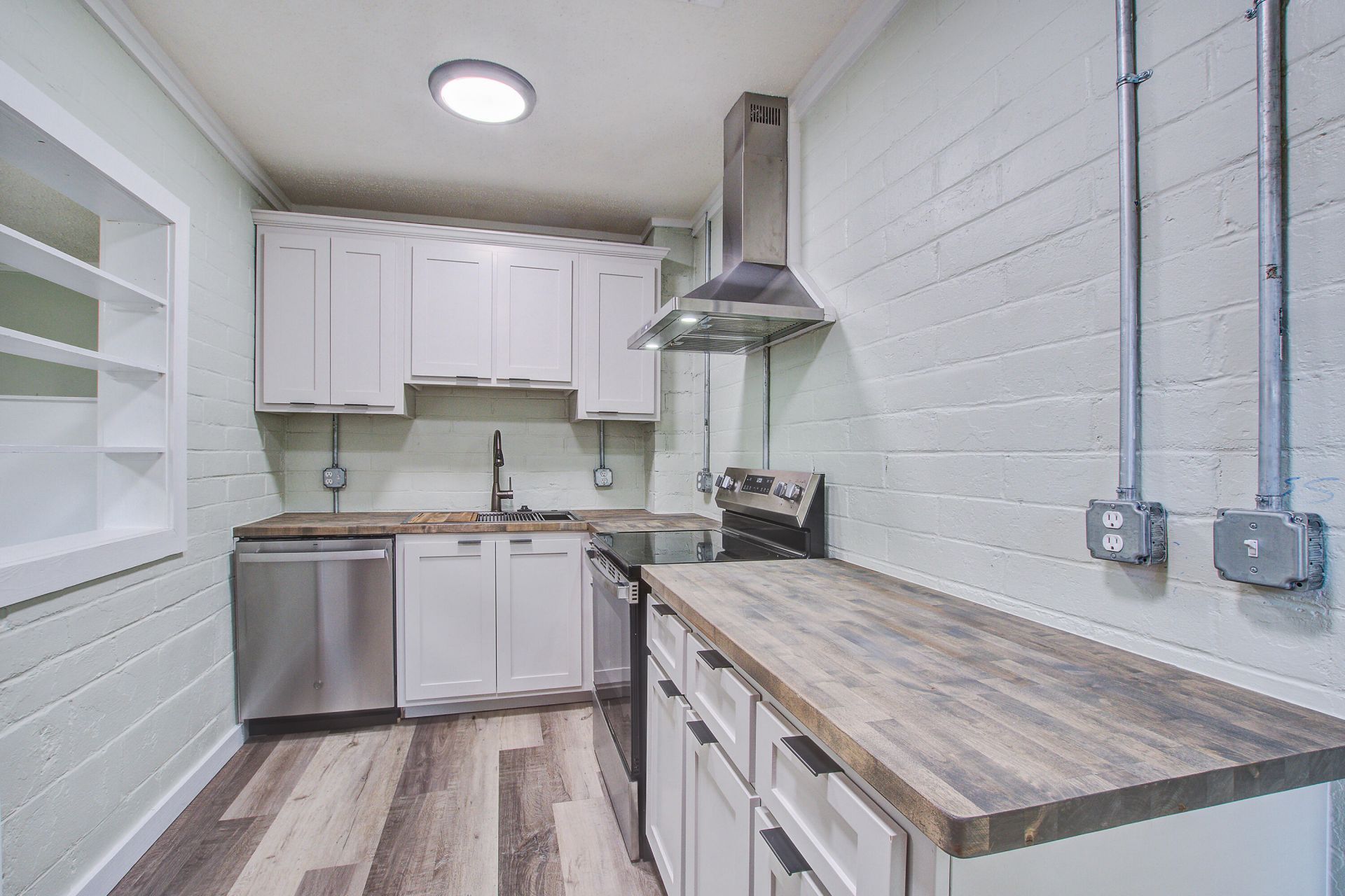 118 Klein Street Photo 9