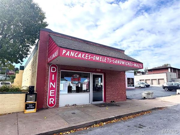 213 N 3rd Street , Hannibal, MO 63401