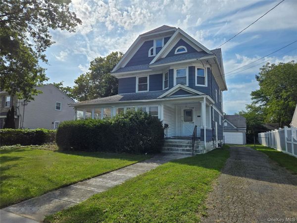 302 Locust Avenue , Freeport, NY 11520