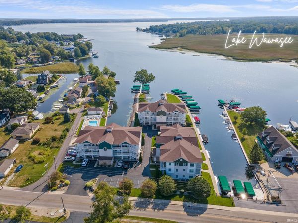 1304 S Harkless Drive, Unit C2, Syracuse, IN 46567