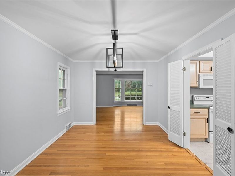 2243 S Belvoir Boulevard, University Heights, OH 44118 Photo 12
