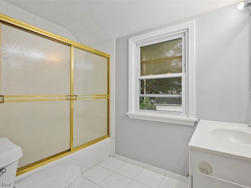 2243 S Belvoir Boulevard, University Heights, OH 44118 Photo 22