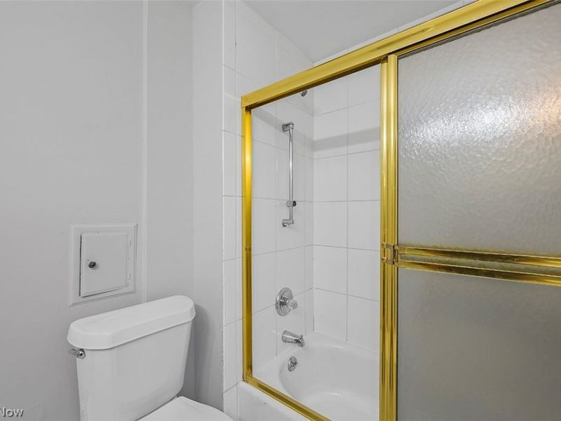 2243 S Belvoir Boulevard, University Heights, OH 44118 Photo 24