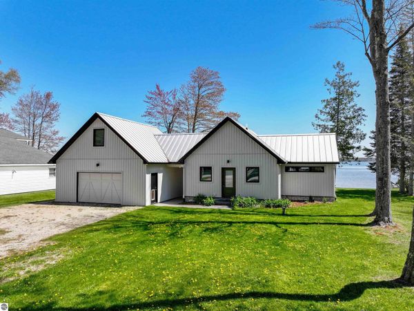 109 Davidsen Avenue, Cadillac, MI 49601