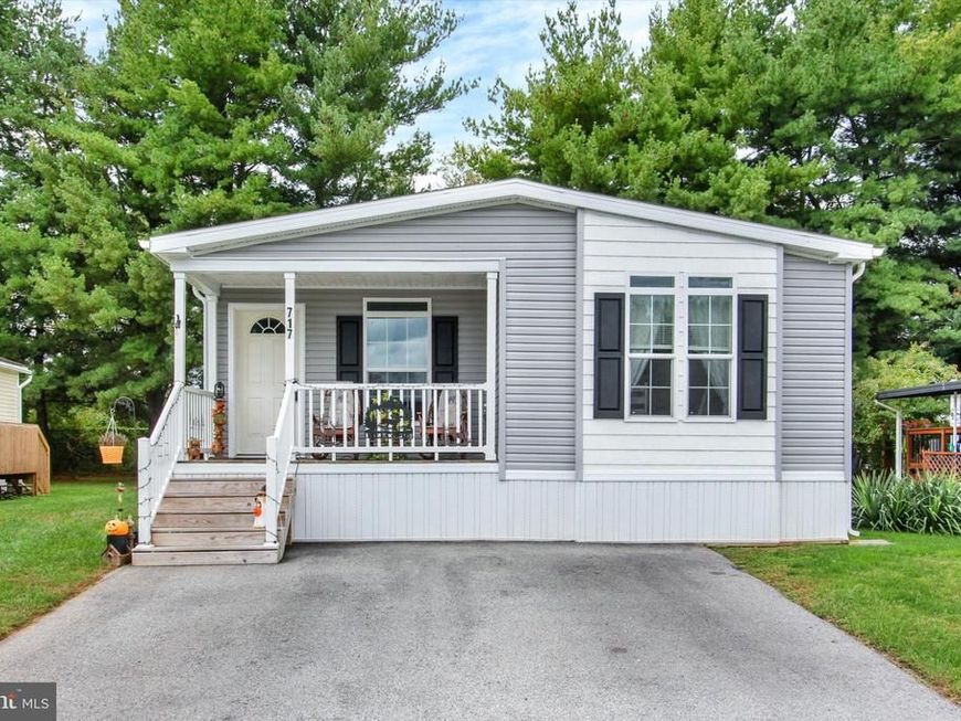 717 Laura Lane, York, PA 17402 Main Photo