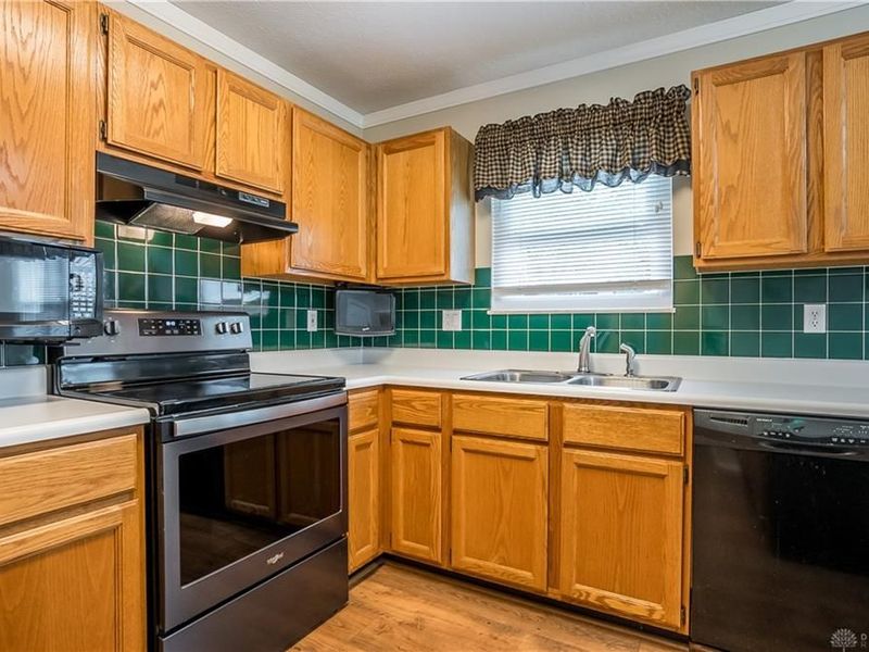 6921 Deer Bluff Drive, Huber Heights, OH 45424 Photo 19