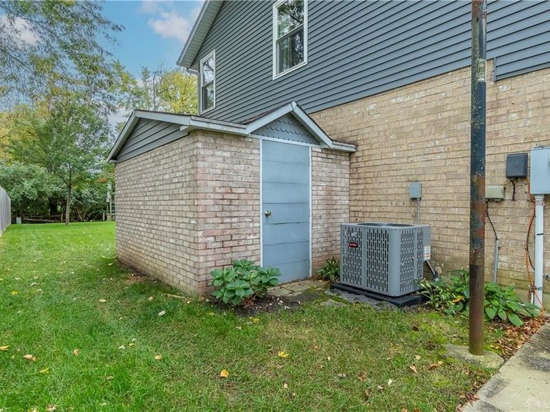 6921 Deer Bluff Drive, Huber Heights, OH 45424 Photo 36