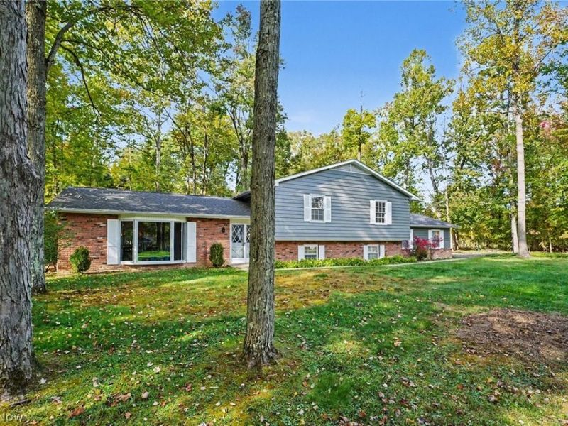 1138 Royal Oak Drive, Chagrin Falls, OH 44022 Photo 2