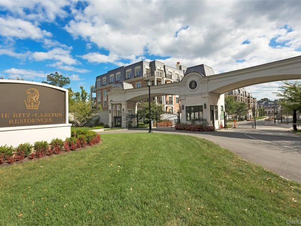 1000 Royal Court , Unit 1214, North Hills, NY 11040