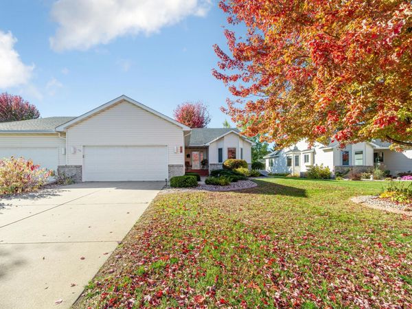 616 Obrien Parkway, Belle Plaine, MN 56011