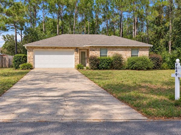 7646 Duval Street, Navarre, FL 32566