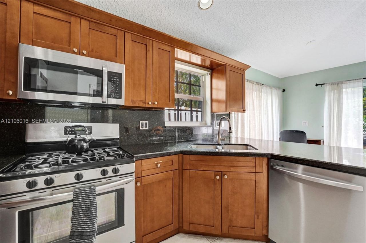 631 NW 135th Ter , Plantation, FL 33325 Photo