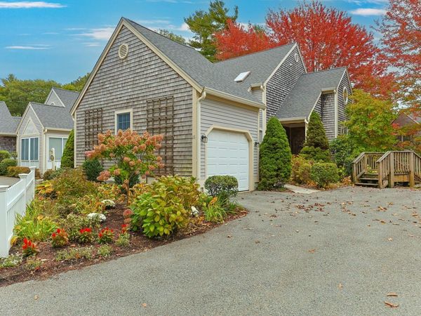 11 Gold Leaf Ln, Unit 11, Mashpee, MA 02649