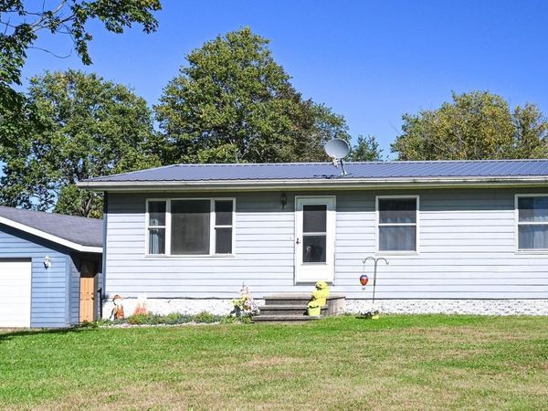 1863 Honey Creek Road, Manchester, IA 52057