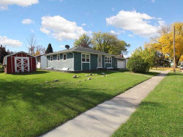 1409 13th Avenue N, Moorhead, MN 56560