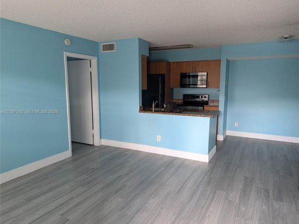 10473 NW 7th St , Unit 103, Pembroke Pines, FL 33026