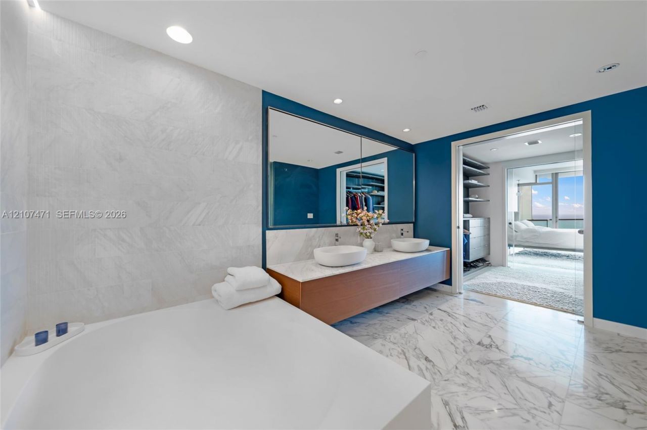 10201 Collins Ave , Unit 2506, Bal Harbour, FL 33154 Photo