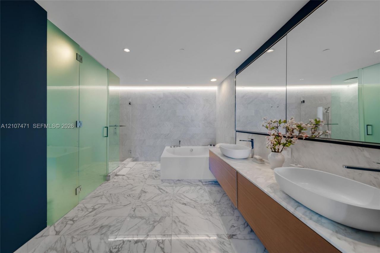 10201 Collins Ave , Unit 2506, Bal Harbour, FL 33154 Photo