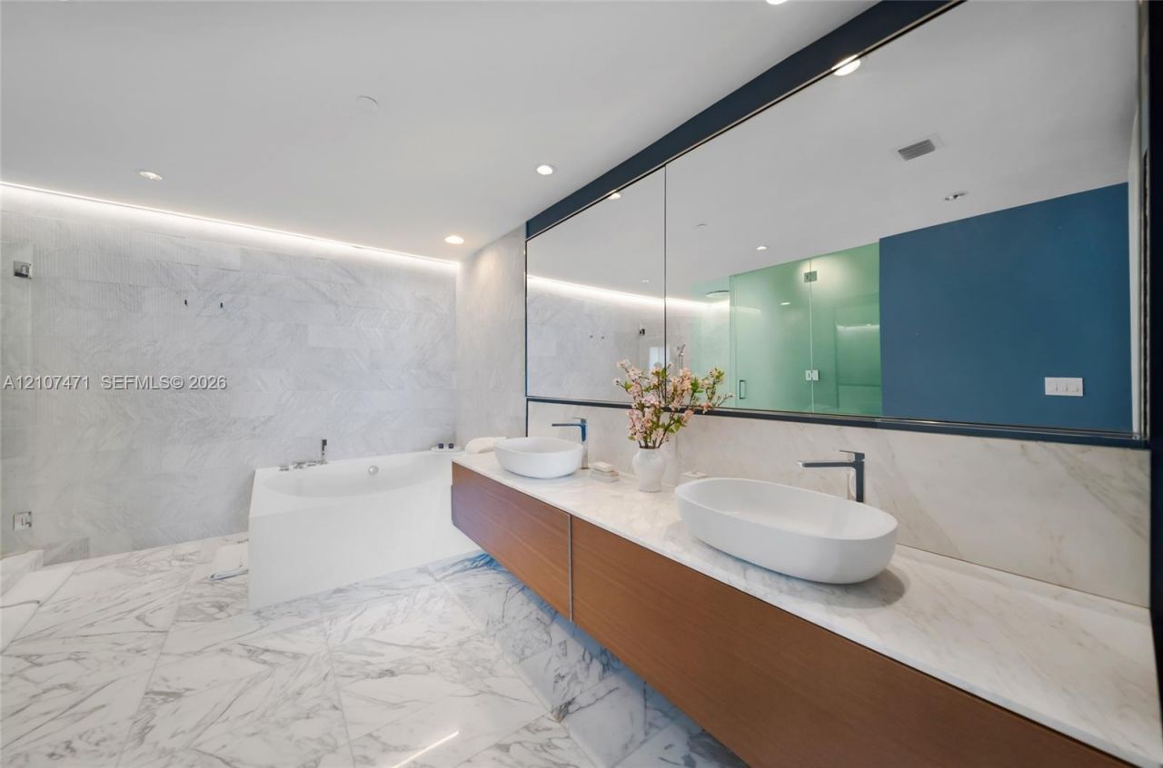 10201 Collins Ave , Unit 2506, Bal Harbour, FL 33154 Photo
