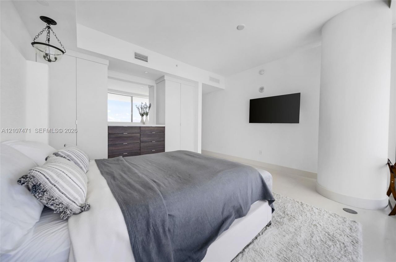 10201 Collins Ave , Unit 2506, Bal Harbour, FL 33154 Photo