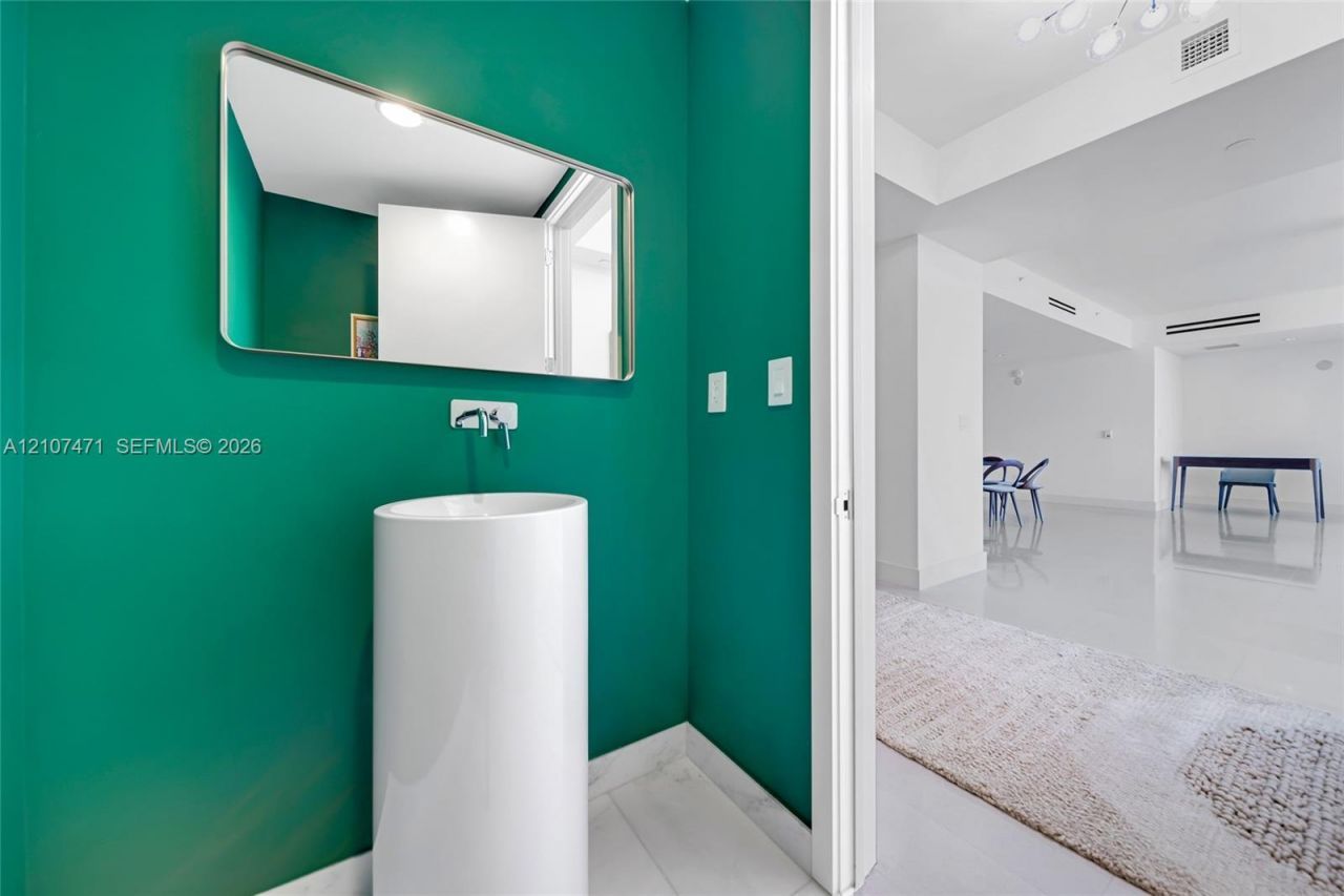10201 Collins Ave , Unit 2506, Bal Harbour, FL 33154 Photo