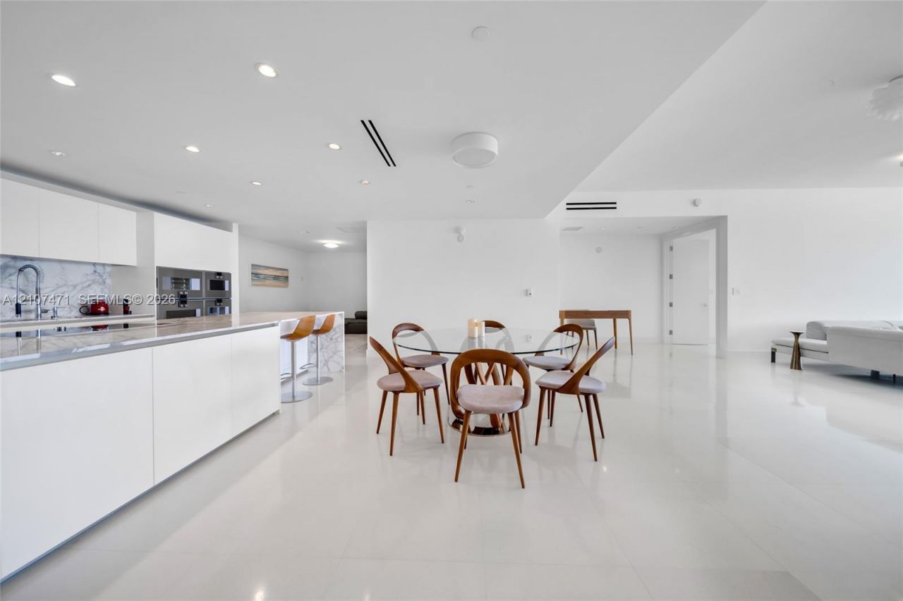 10201 Collins Ave , Unit 2506, Bal Harbour, FL 33154 Photo