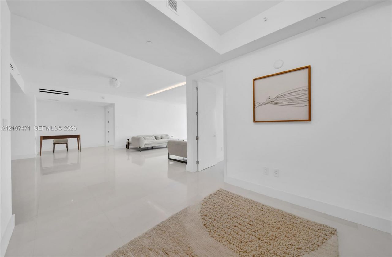 10201 Collins Ave , Unit 2506, Bal Harbour, FL 33154 Photo
