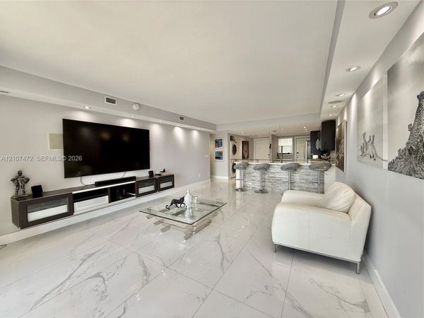1770 NE 191st St , Unit 717-1, Miami, FL 33179