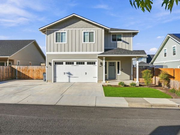213 Samuel Lane Loop Road, Phoenix, OR 97535