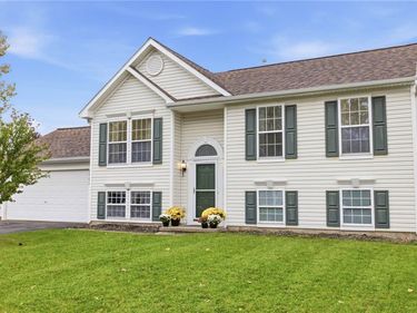 5902 Raymond Avenue, Farmington, NY 14425