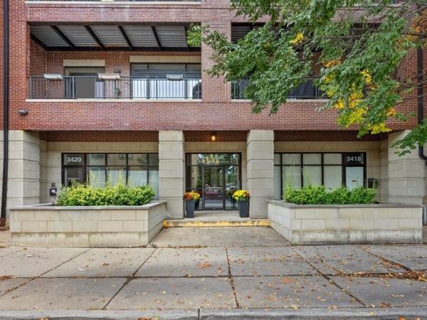 3418 W Foster Avenue, Unit 202, Chicago, IL 60625