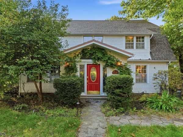210 Leonia Ave, Leonia, NJ 07605