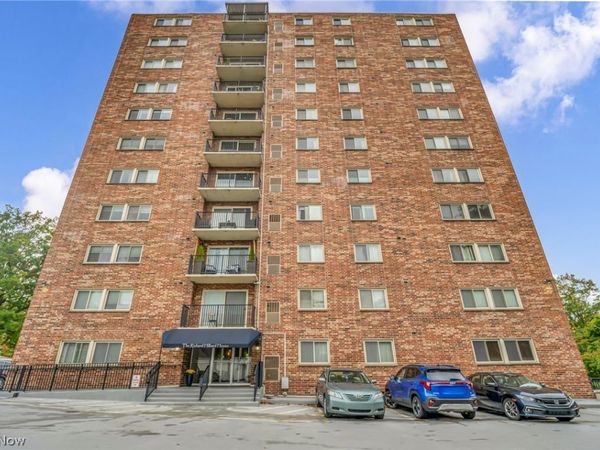 15555 Hilliard Road , Unit 304, Lakewood, OH 44107