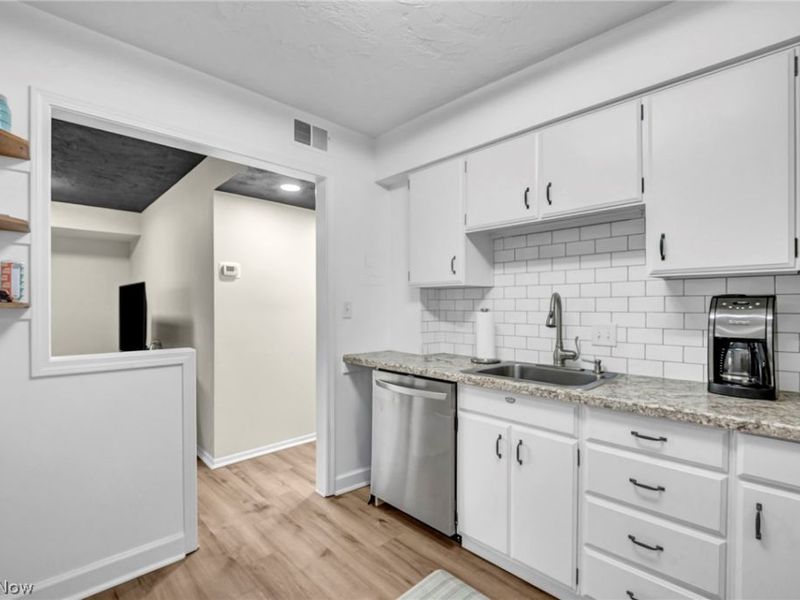 15555 Hilliard Road, Unit 304, Lakewood, OH 44107 Photo 17