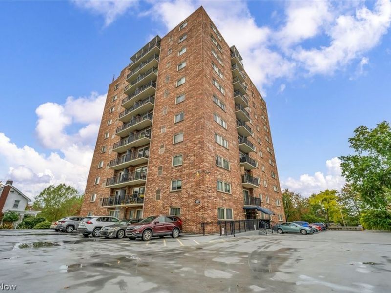 15555 Hilliard Road, Unit 304, Lakewood, OH 44107 Photo 2