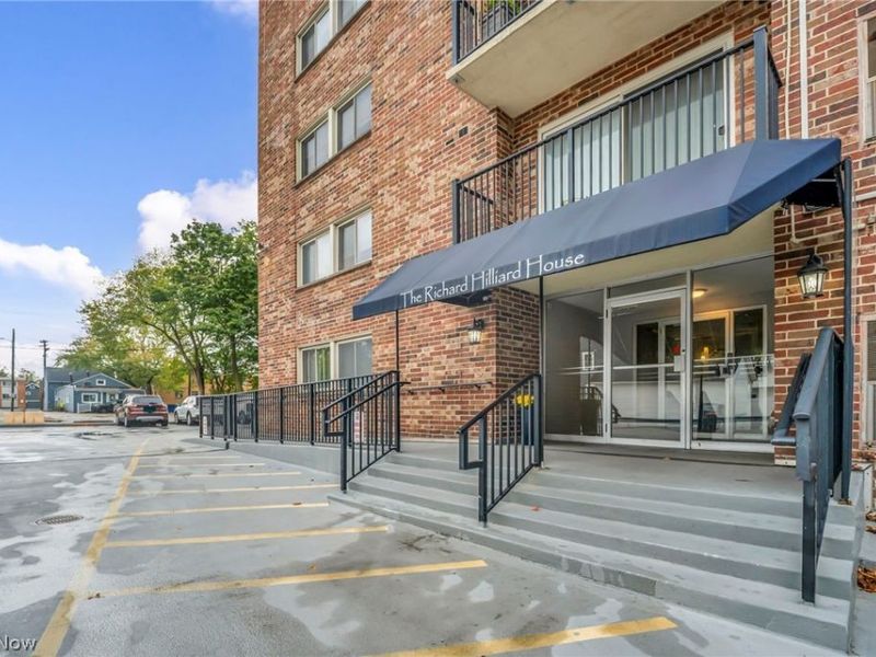 15555 Hilliard Road, Unit 304, Lakewood, OH 44107 Photo 3