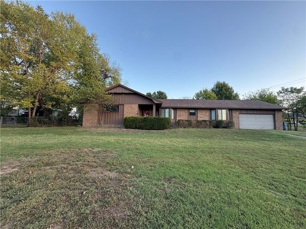1298 Main Street, Gentry, AR 72734