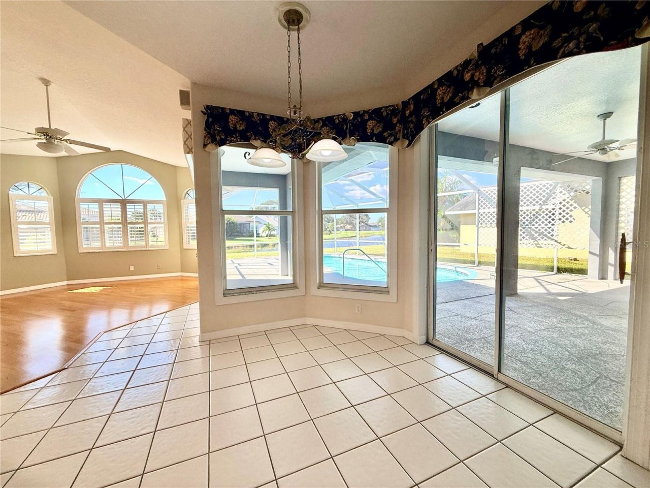 5829 Carriage Drive, Sarasota, FL 34243 Photo