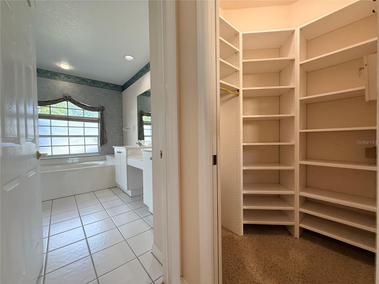 5829 Carriage Drive, Sarasota, FL 34243 Photo