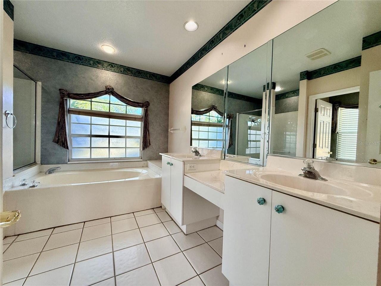5829 Carriage Drive, Sarasota, FL 34243 Photo