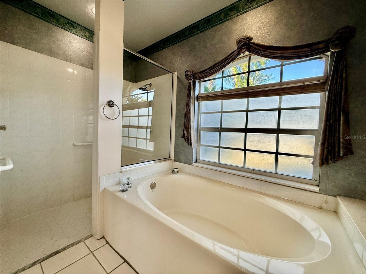 5829 Carriage Drive, Sarasota, FL 34243 Photo