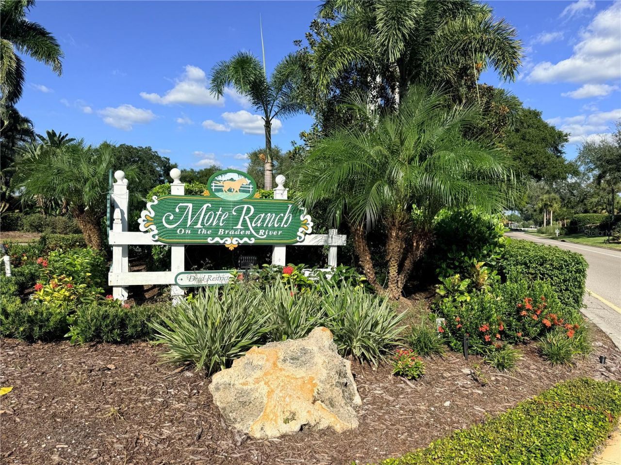 5829 Carriage Drive, Sarasota, FL 34243 Photo