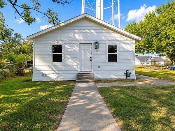 1301 E Grove Street, Kaufman, TX 75142