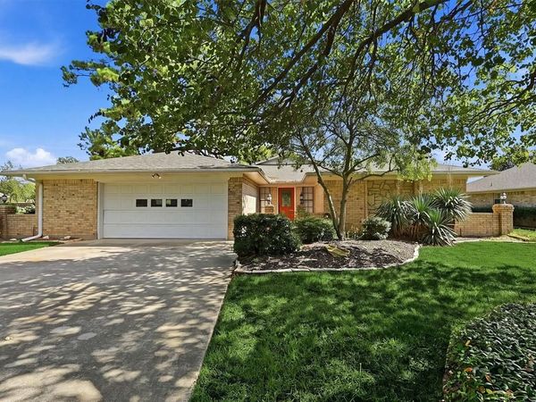 718 Kiowa Drive W, Lake Kiowa, TX 76240