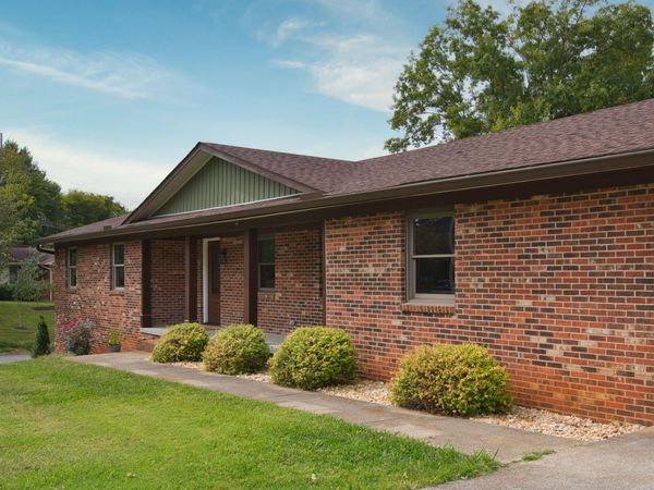 935 Devon Circle, Maryville, TN 37804