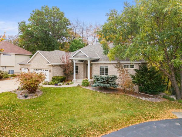 542 Majestic Oaks Court , Eagan, MN 55123