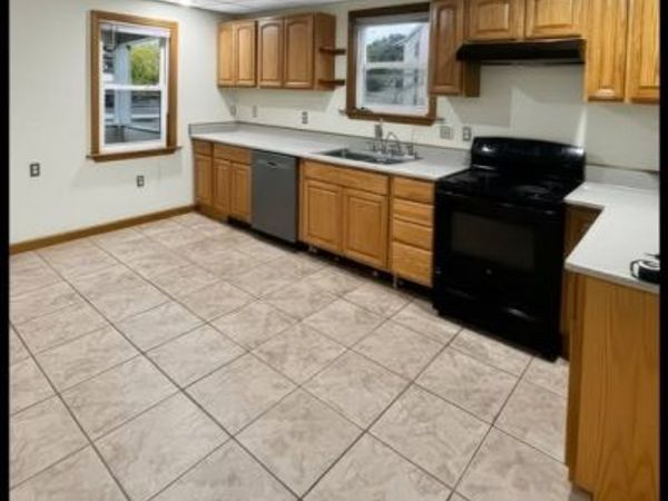 32 Oliver St, Unit 2, Southbridge, MA 01550